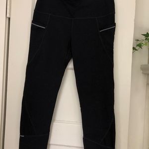 Black Athleta Cropped Leggings with pockets